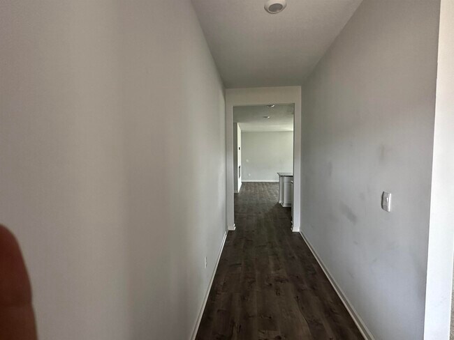 Building Photo - 485 Windemere Lp