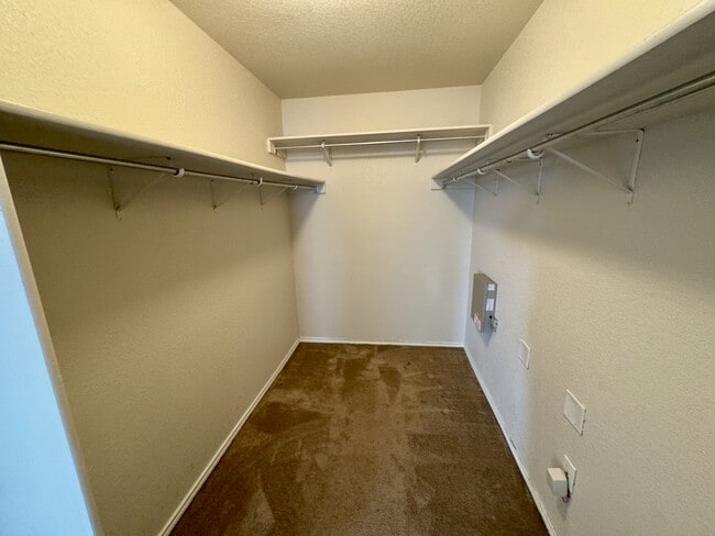 Building Photo - 8755 Sunview Park