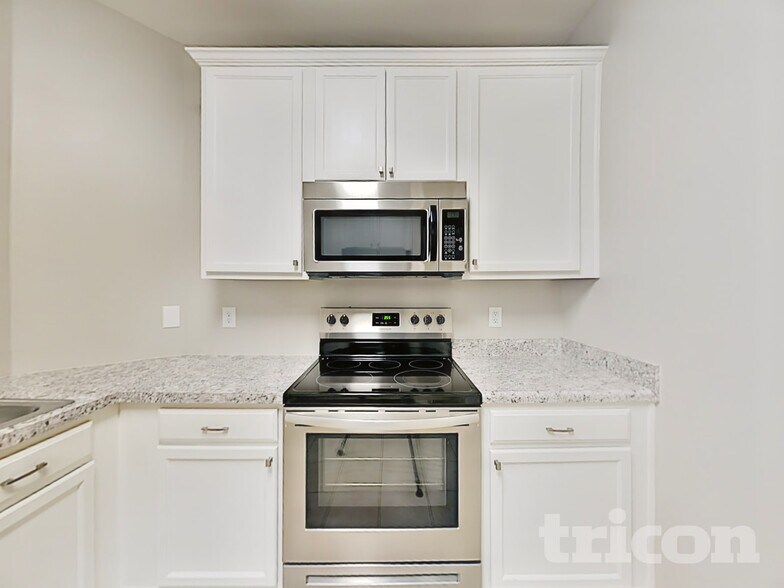 Building Photo - 8322 Knapp Ct