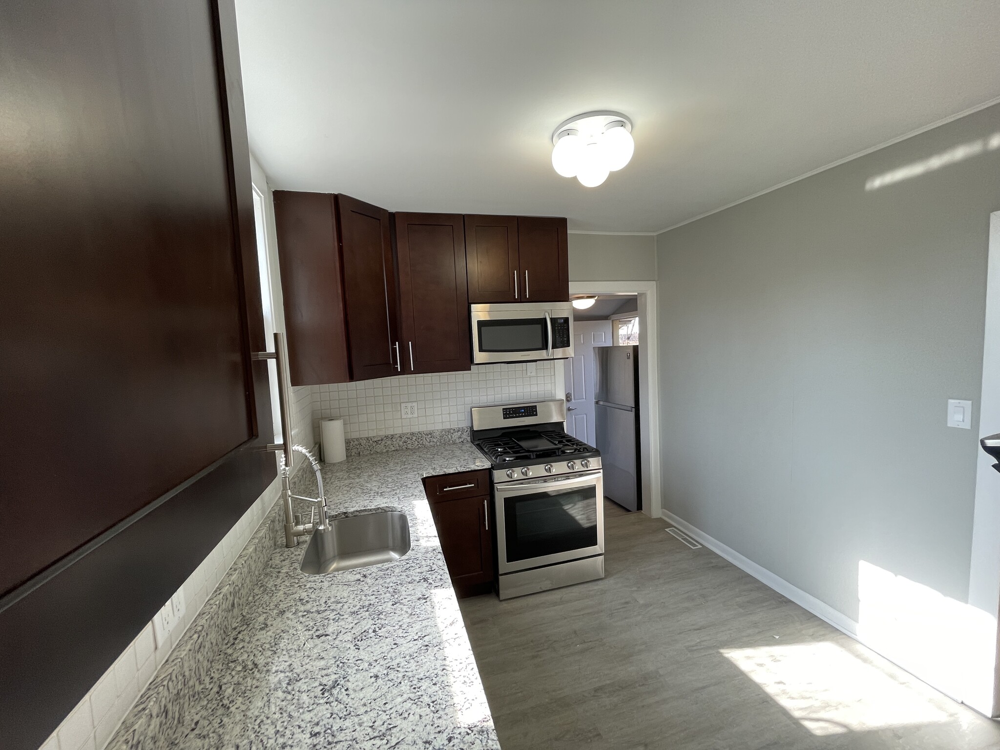 Building Photo - 48 S Glenview Ave