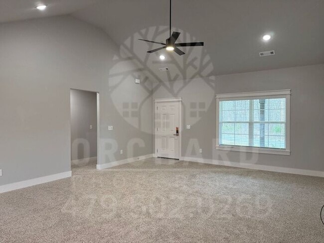 Building Photo - Single-Family Home- 2 Bed/2 Bath w/Hobby R...