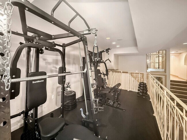 Building Photo - 602 S Front St