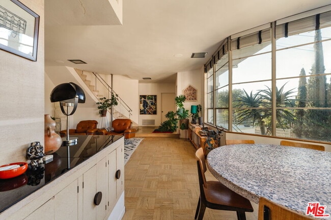 Building Photo - 1530 N Easterly Terrace