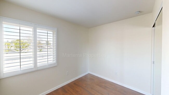 Building Photo - Amazing 2nd Floor Home for 55-Plus in Huntington Landmark Adult Community