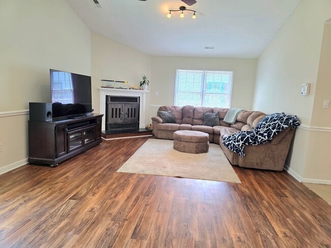 Building Photo - Move In Ready 3 Bedroom Ranch!