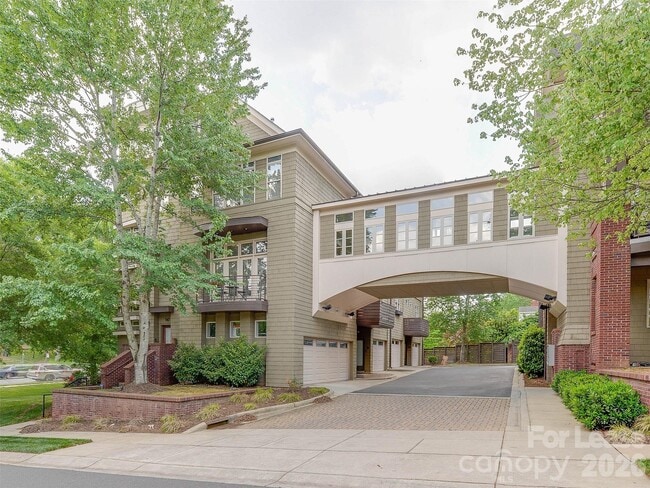 Building Photo - 1174 Park West Dr