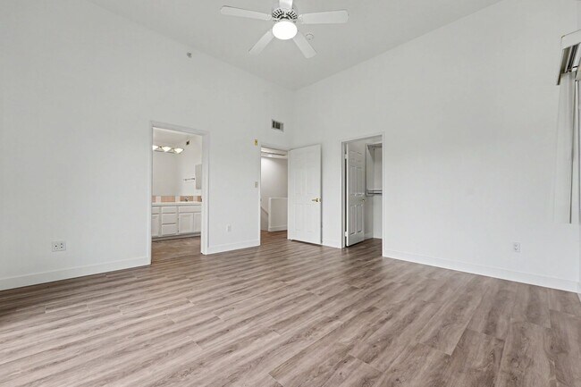 Building Photo - Remodeled 3BD Corner Townhome + Dual Primary Suites + Views | Bella Montana