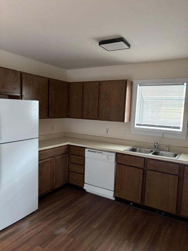 Building Photo - One Month Free **Limited Time**Prime Location