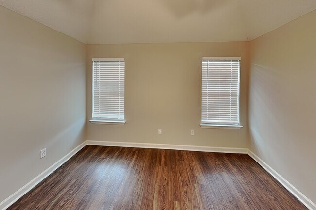 Building Photo - 1071 Red Fern Cir E