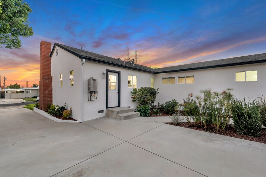 Building Photo - 17733 Los Alimos St