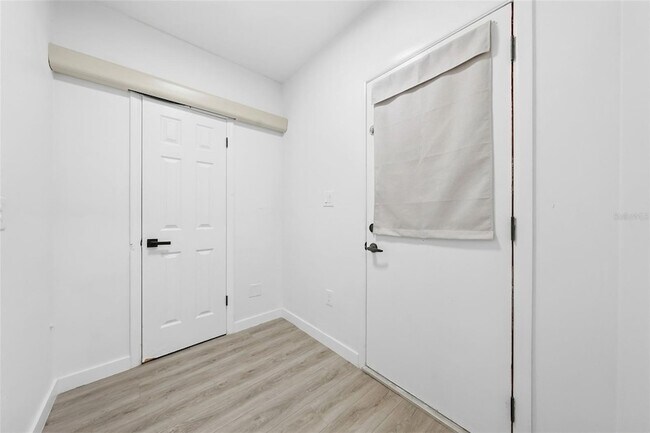 Building Photo - 515 Floral Dr