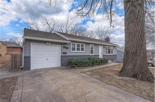 Building Photo - 7405 Glenwood Ln