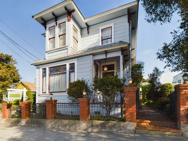 Primary Photo - Charming Historic Pacific Grove 4 Bedroom ...