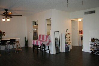 Building Photo - Pretty, Huge, Updated Townhome