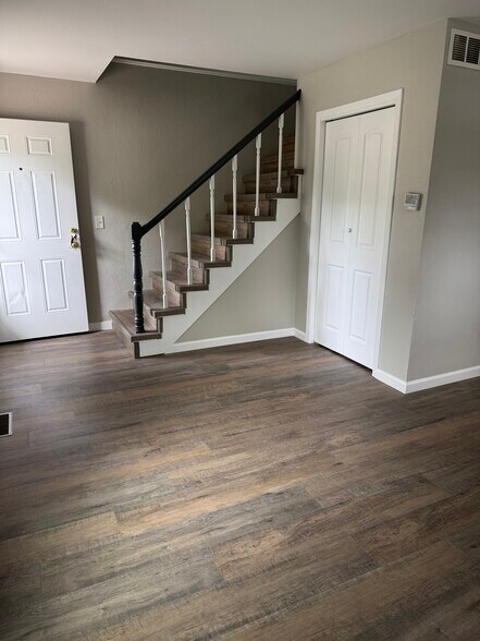 Living room - 7725 W Nantucket St