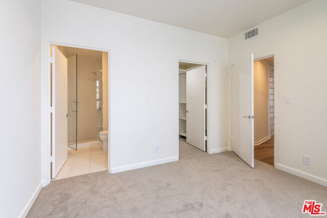 Building Photo - 15425 Antioch St