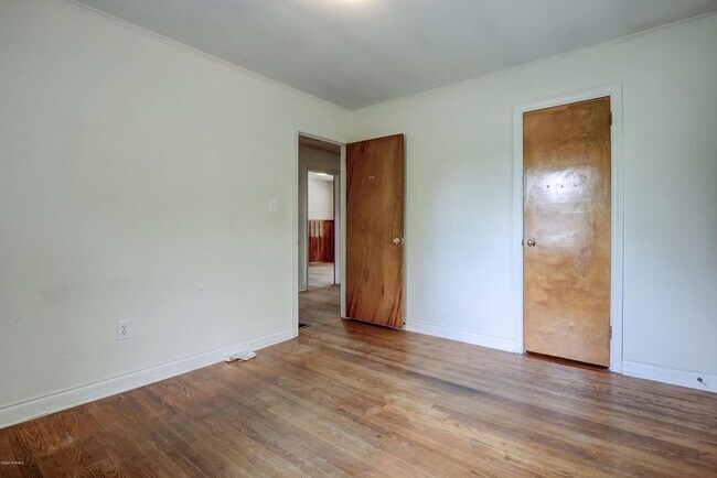 Building Photo - 219 Spruce Cir