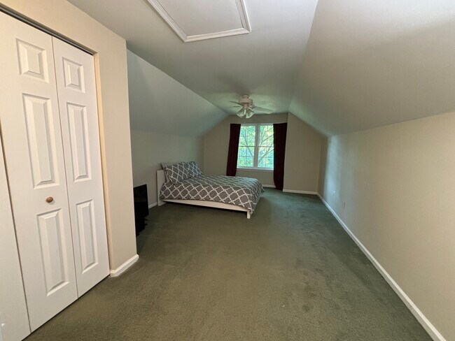 Building Photo - 1461 Conifer Dr