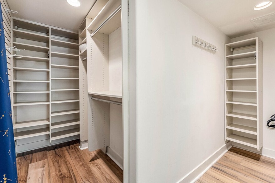 Building Photo - 12933 Caminito Del Canto