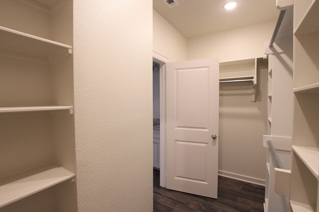 Building Photo - Luxury 3 Bedroom 2 Bath Townhomes in Bulla...