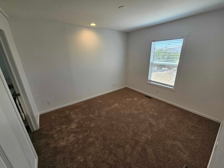 Building Photo - 2627 S Lamb Blvd