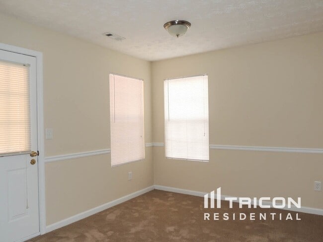 Building Photo - 1311 Meadow Walk Dr