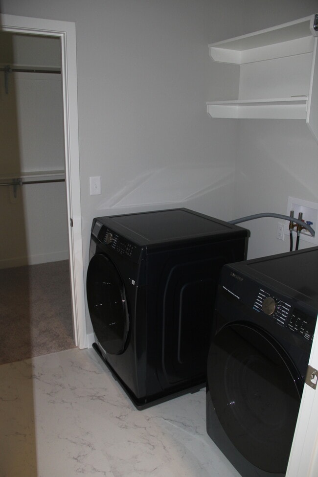 Building Photo - PKR Investments LLC(3715SWClaytonDR)
