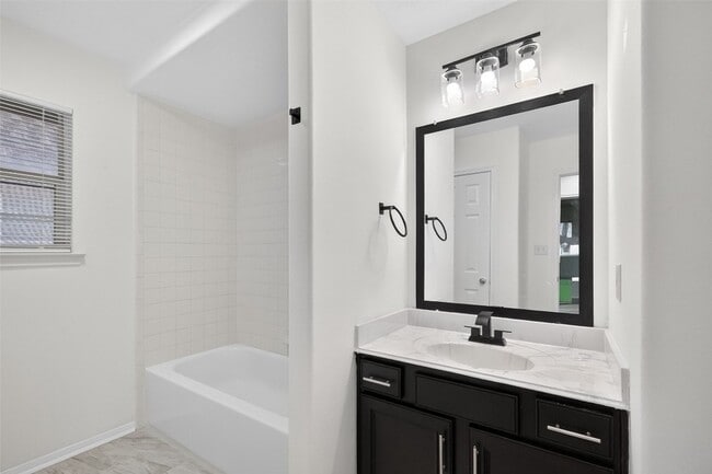 Building Photo - 15807 Sonoma Park Dr