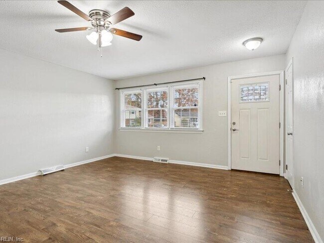 Building Photo - 13202 Aqueduct Dr