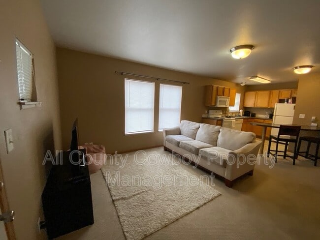 Building Photo - 621 E Mitchell St