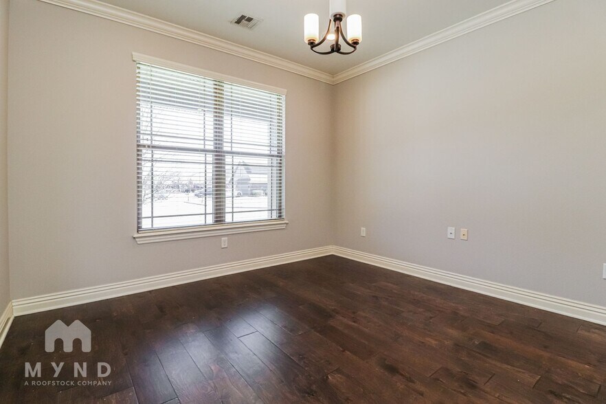 Building Photo - 610 Hawthorn Way