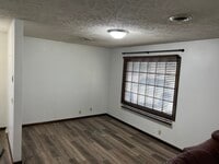 Building Photo - 846 Willow Dr