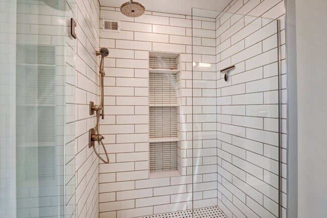 Building Photo - Two bedroom end unit condo with stunning d...