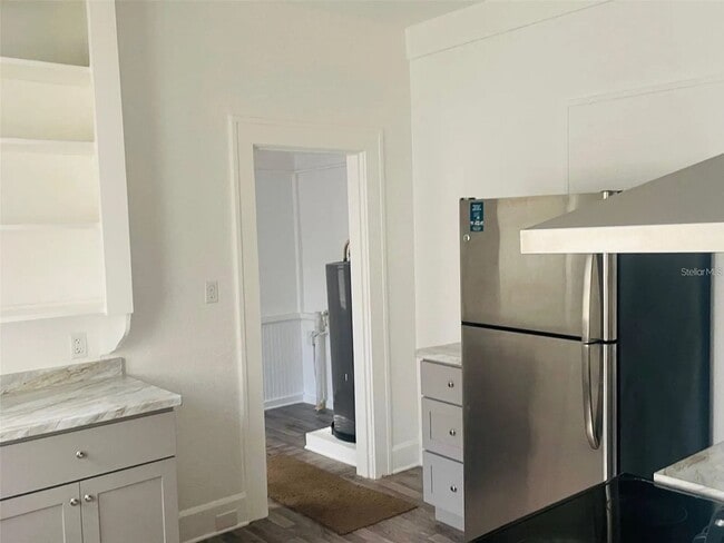 Building Photo - Lovely two bedroom one bathroom cottage