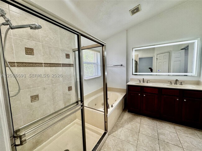 Building Photo - 9763 Darlington Pl