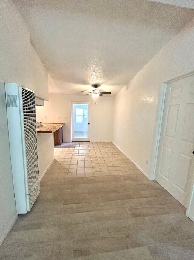 Building Photo - Conveniently located 3 Bedroom 1 bathroom home