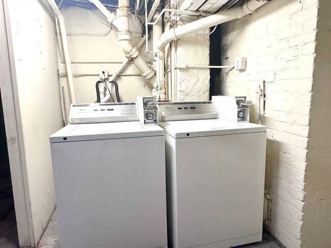 Building Photo - 1834 Beacon St