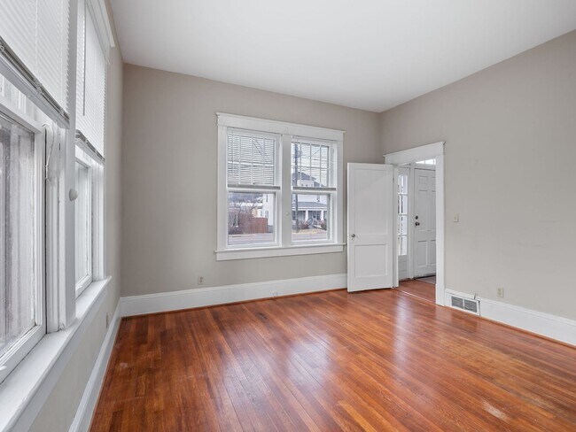 Building Photo - 115 Diamond Ave