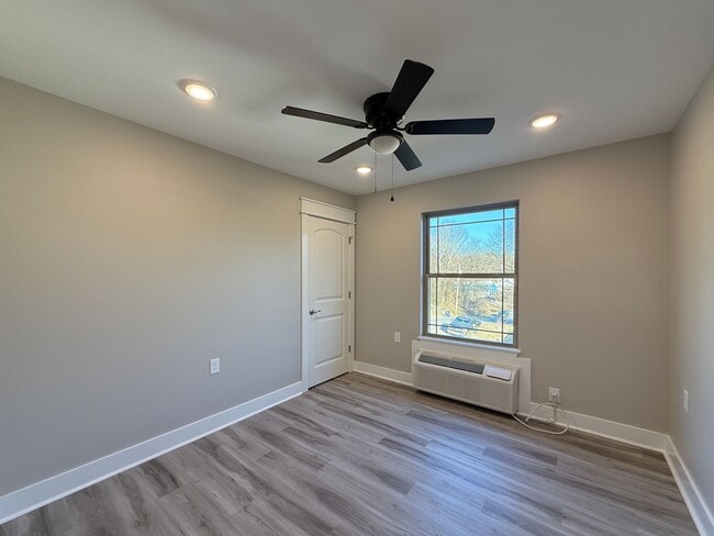 Building Photo - Newly Constructed 2/2 Townhouse in Batesville!