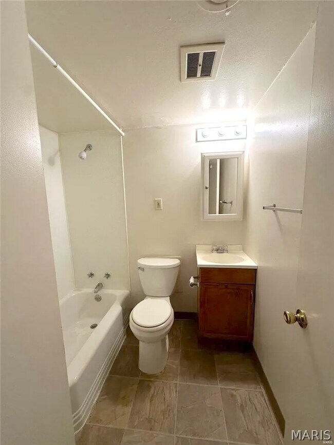 Building Photo - 702 S Lincoln Ave