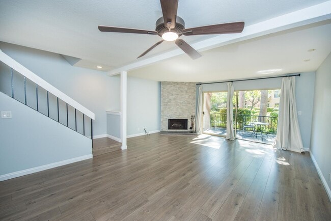Building Photo - Huntington Beach Townhome