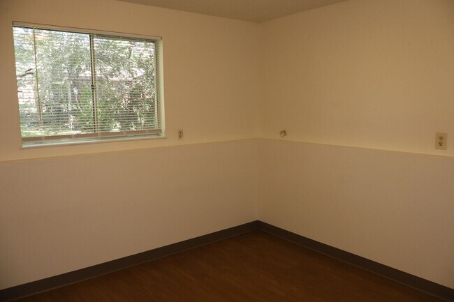 Building Photo - Beautiful Split-Level 6BR Home with Attach...