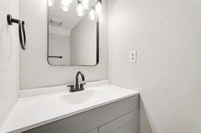 Building Photo - Beautiful Ranch Townhome Available for Rent in Charlotte, NC