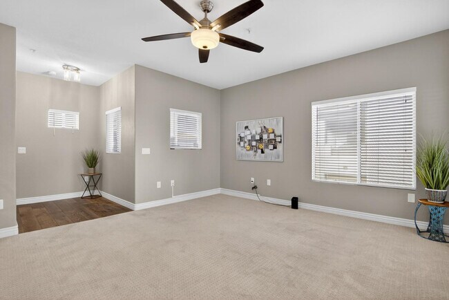 Building Photo - 7401 W Arrowhead Clubhouse Dr