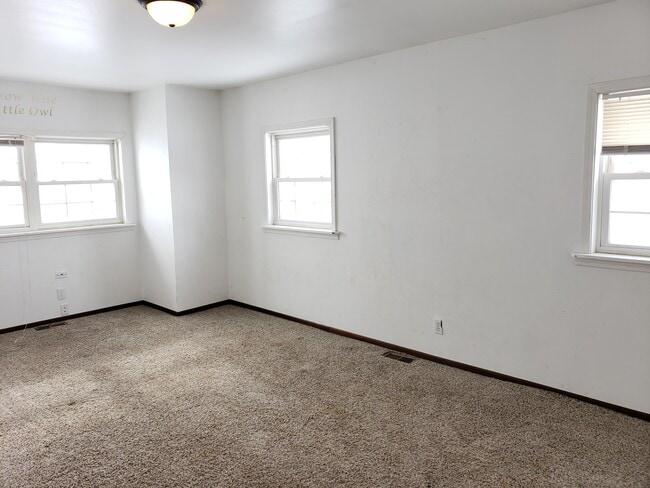 Building Photo - 407 N Cogswell Dr