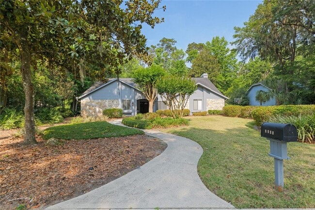 Building Photo - Beautiful Home in Landmark Woods