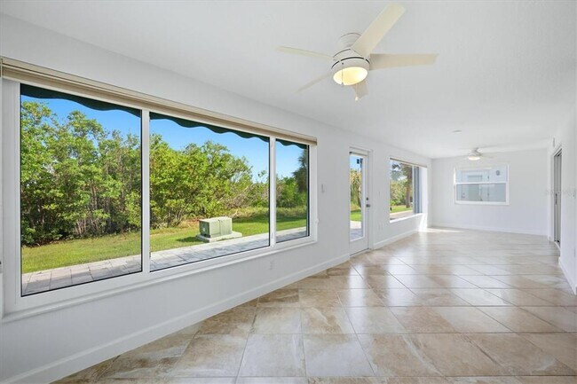 Building Photo - 885 Spanish Dr N