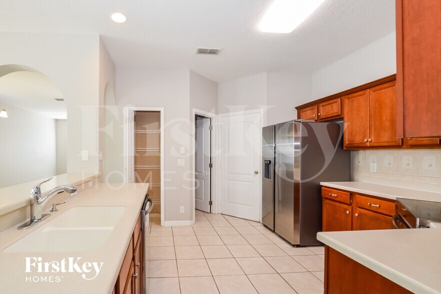 Building Photo - 1242 Longville Cir