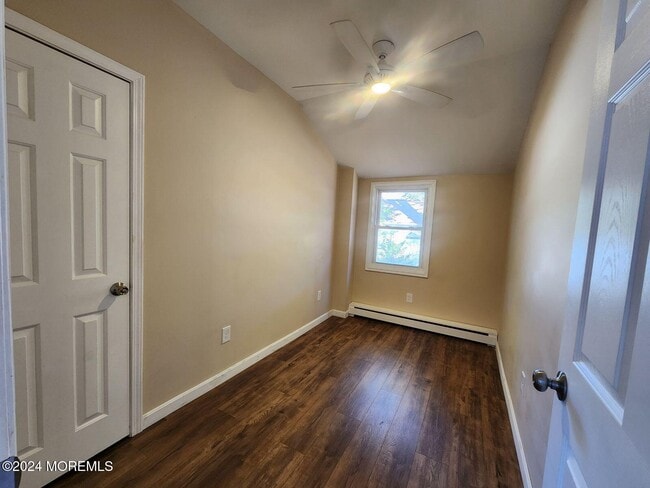 Building Photo - 43 Shoreland Terrace