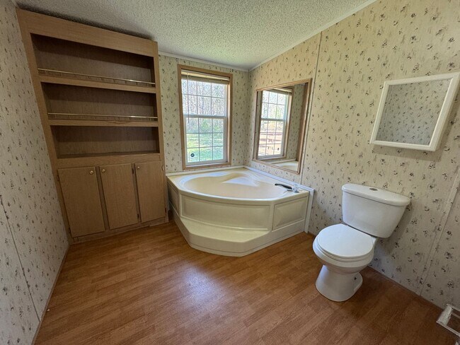 Building Photo - AVAILABLE TO SHOW!